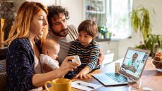 A family talking to a doctor on their laptop. 